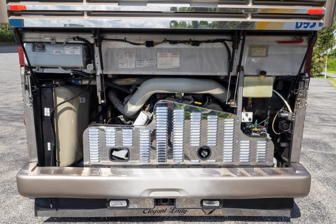 2005 Prevost Liberty H3-45 Motorhome - Image 44