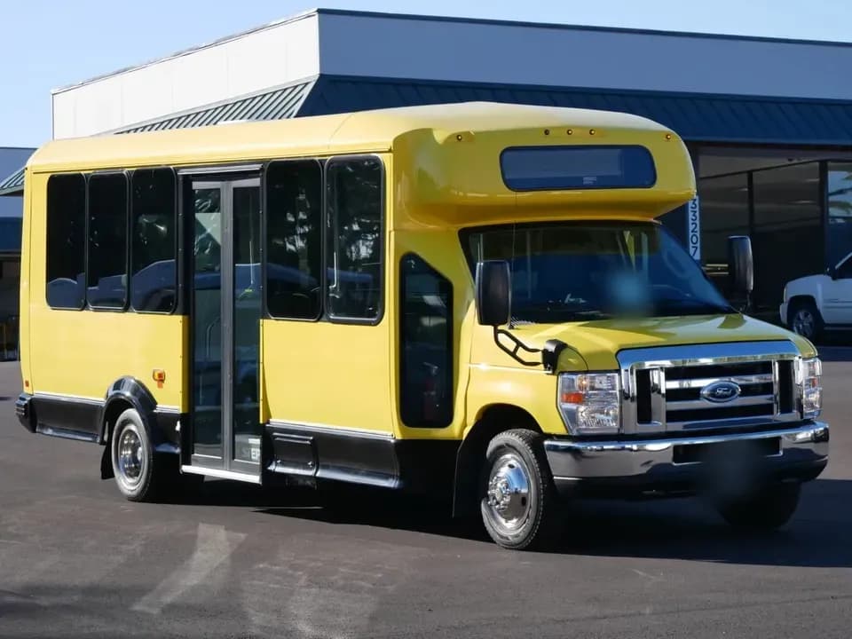 2019 ElDorado Aerotech Shuttle Bus - Image 1