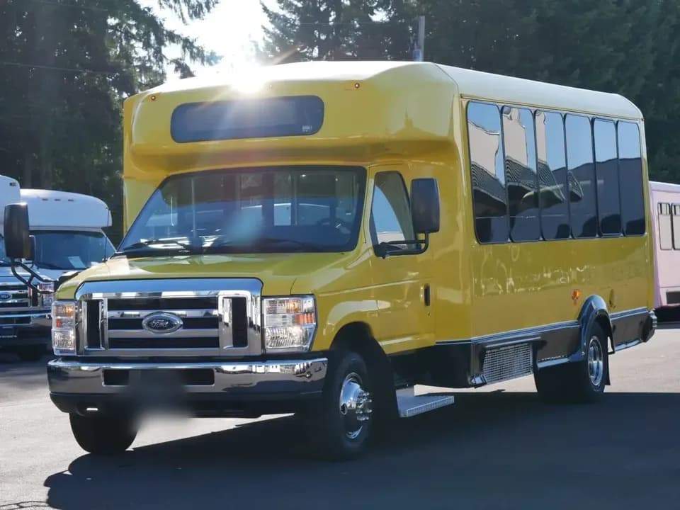 2019 ElDorado Aerotech Shuttle Bus - Image 2
