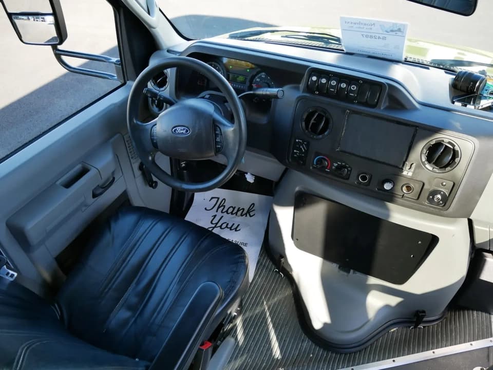 2019 ElDorado Aerotech Shuttle Bus - Image 5