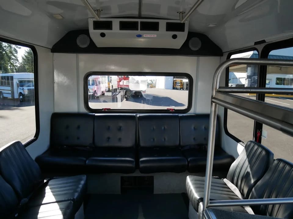 2019 ElDorado Aerotech Shuttle Bus - Image 7