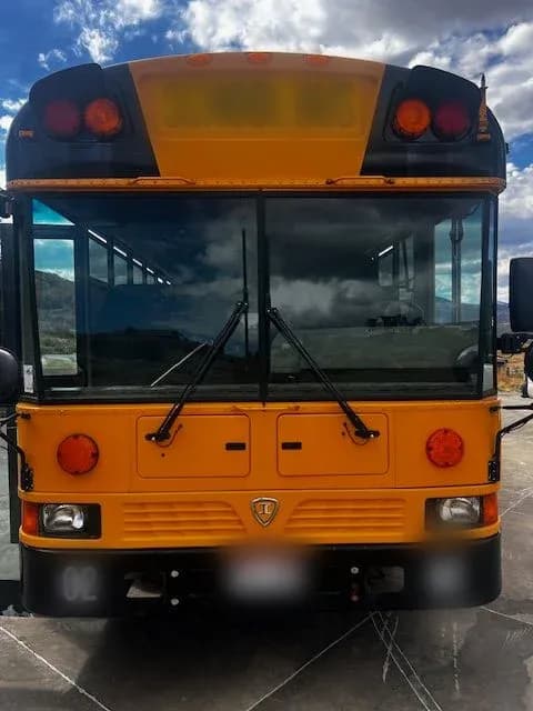  2 matching 2014 International school buses - Image 9