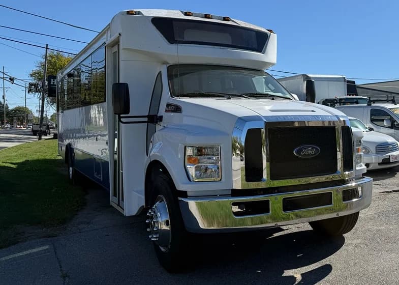 2017 Ford F-650 ADA 32P Diesel - Image 2