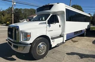 2017 Ford F-650 bus