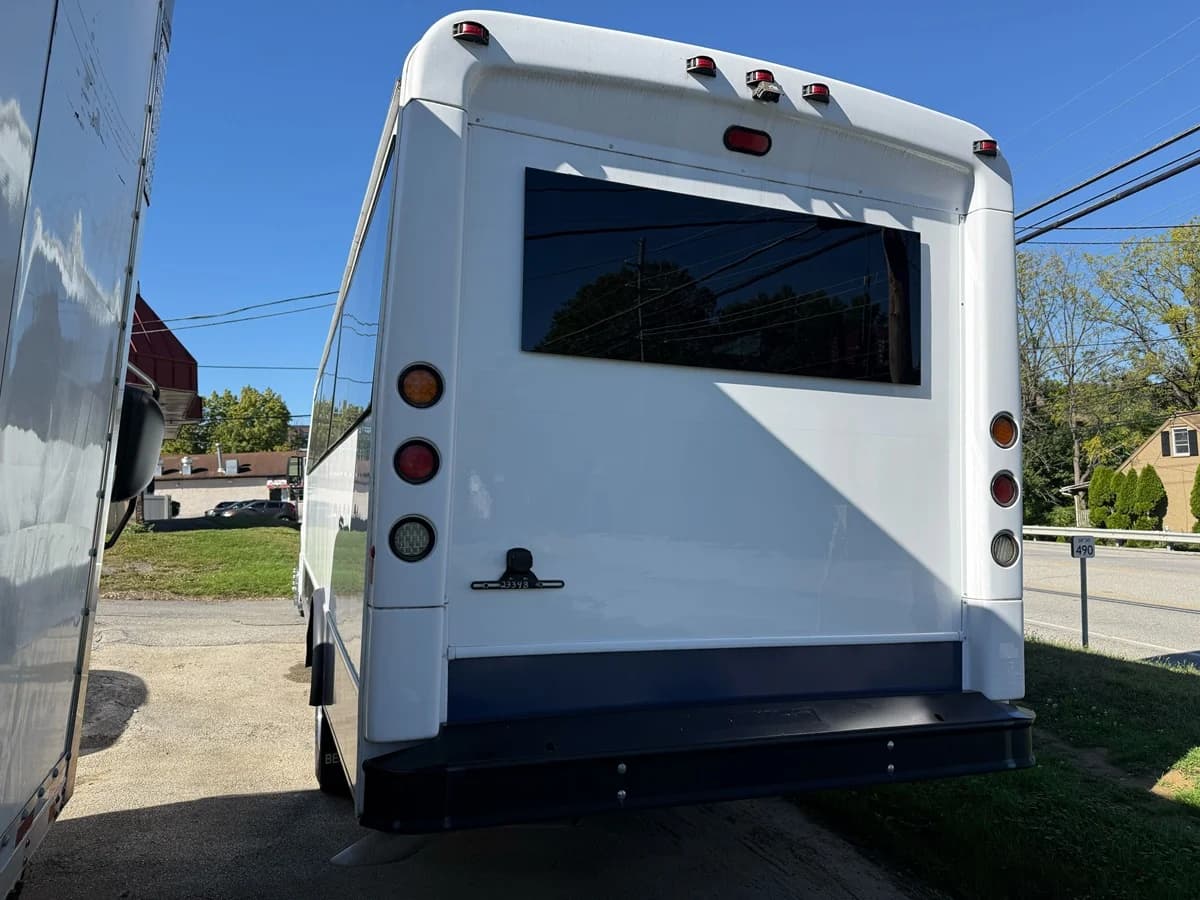 2017 Ford F-650 ADA 32P Diesel - Image 16