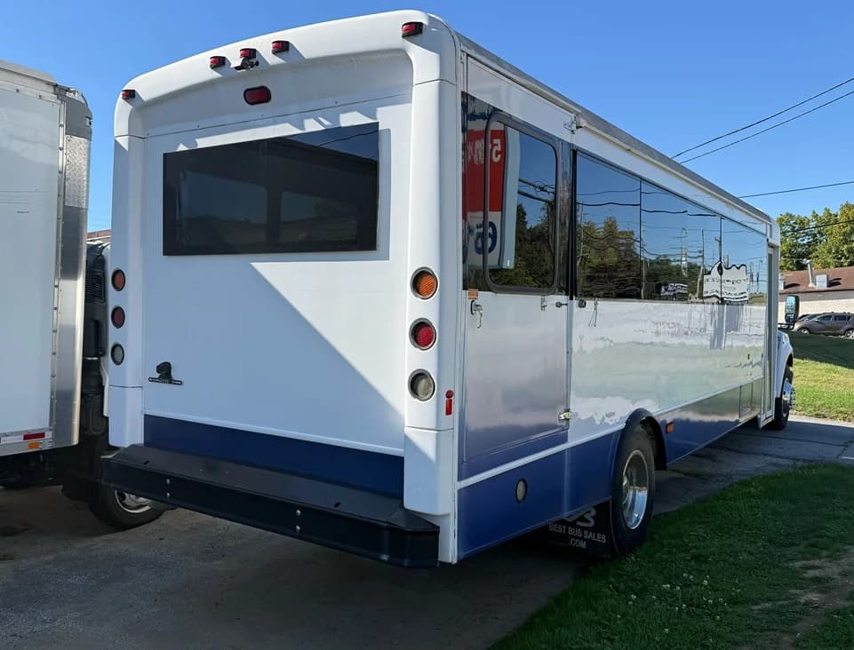 2017 Ford F-650 ADA 32P Diesel - Image 17