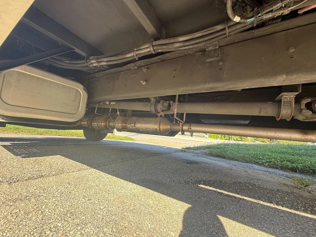 2017 Ford F-650 ADA 32P Diesel - Image 12