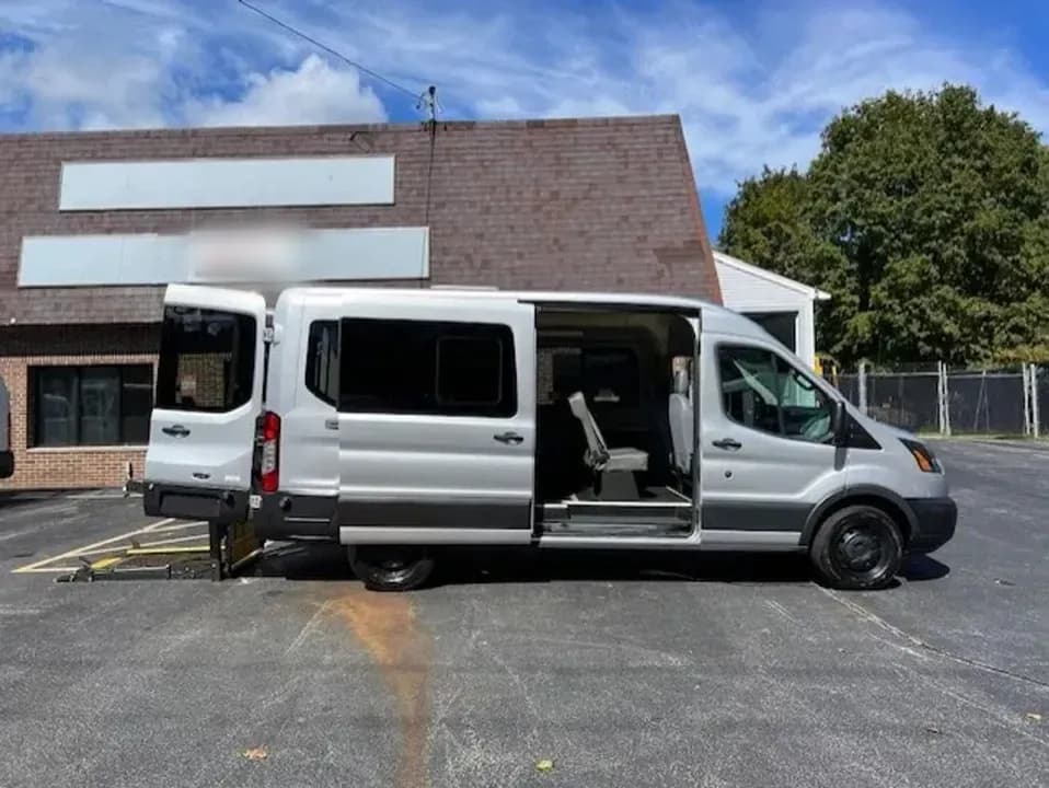2015 Ford Transit 250 XL ADA Passenger Van - Image 4