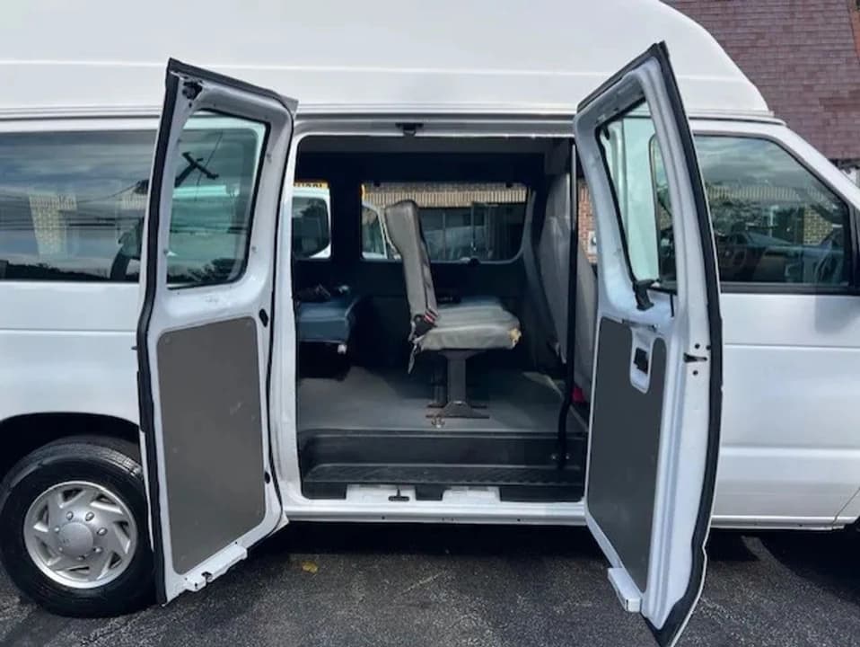 2014 Ford E250 ADA Passenger Van - Image 10