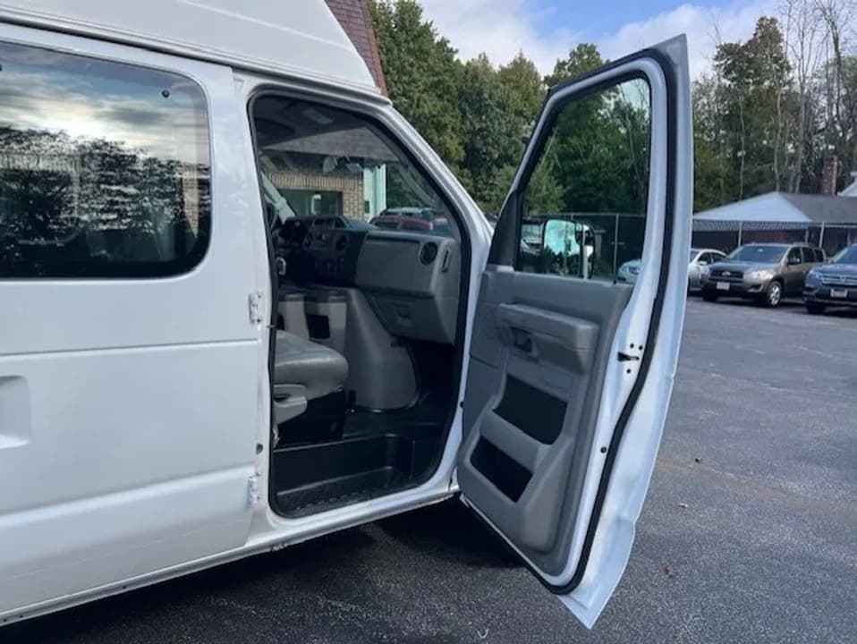 2014 Ford E250 ADA Passenger Van - Image 11