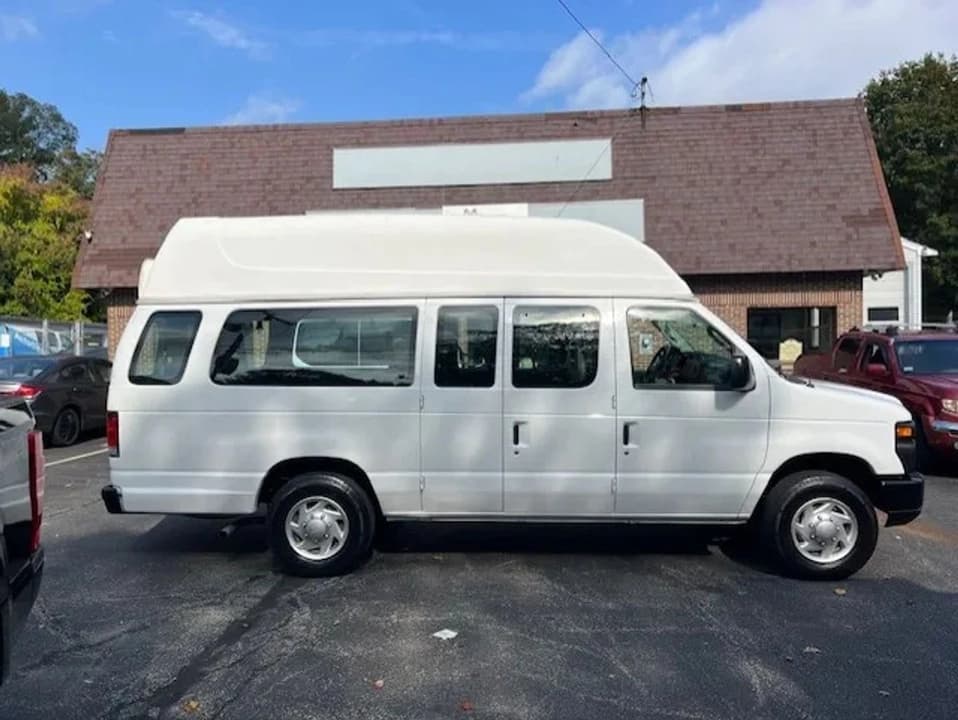 2014 Ford E250 ADA Passenger Van - Image 4