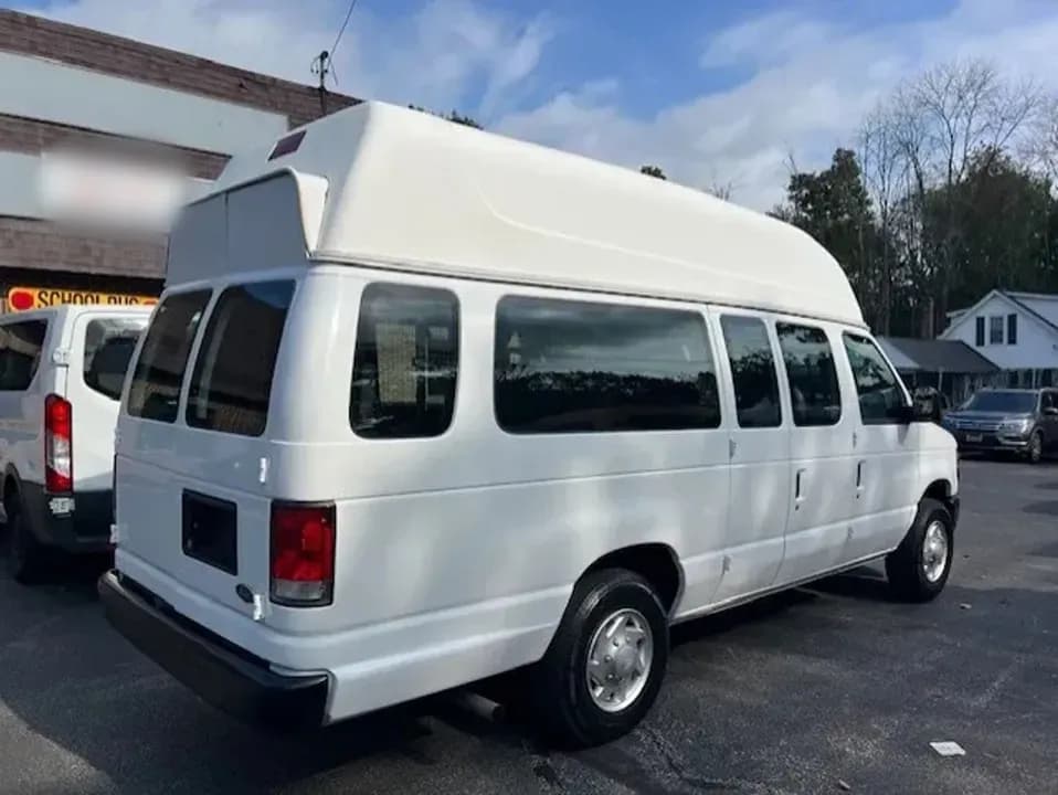 2014 Ford E250 ADA Passenger Van - Image 5