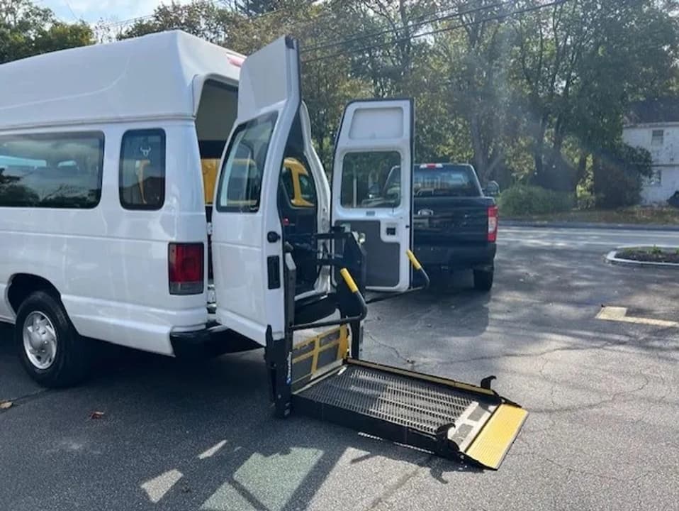 2014 Ford E250 ADA Passenger Van - Image 8