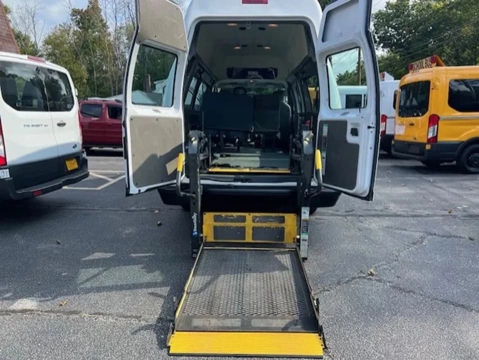 2014 Ford E250 ADA Passenger Van - Image 9