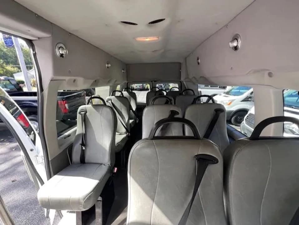 2009 Ford E350 Super Duty Passenger Van - Image 14