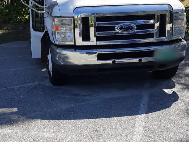2013 Ford F450 ADA Shuttle Bus - Image 2