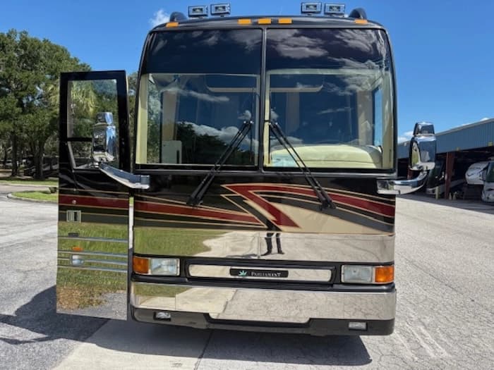 2005 Prevost Parliament XLII Motorhome - Image 11