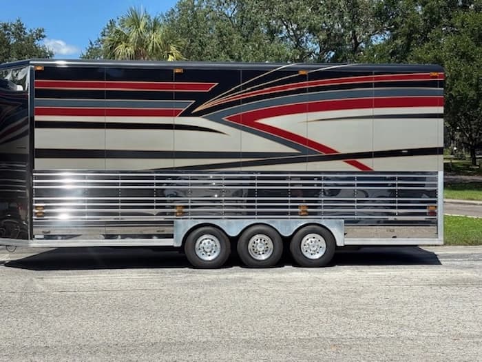 2005 Prevost Parliament XLII Motorhome - Image 13
