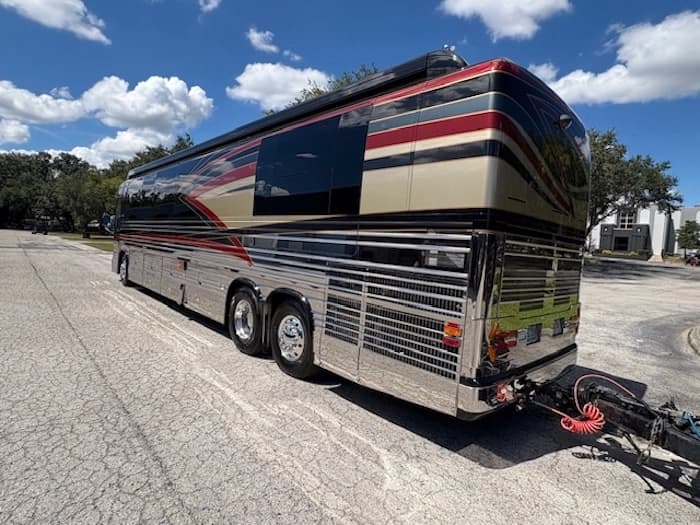 2005 Prevost Parliament XLII Motorhome - Image 15