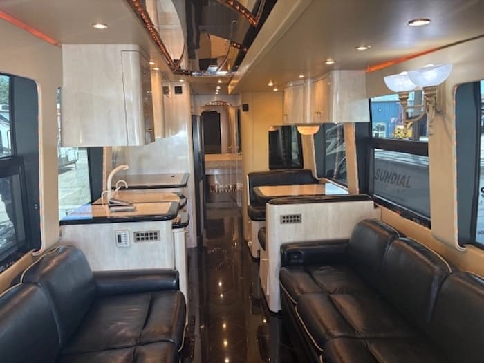 2005 Prevost Parliament XLII Motorhome - Image 24