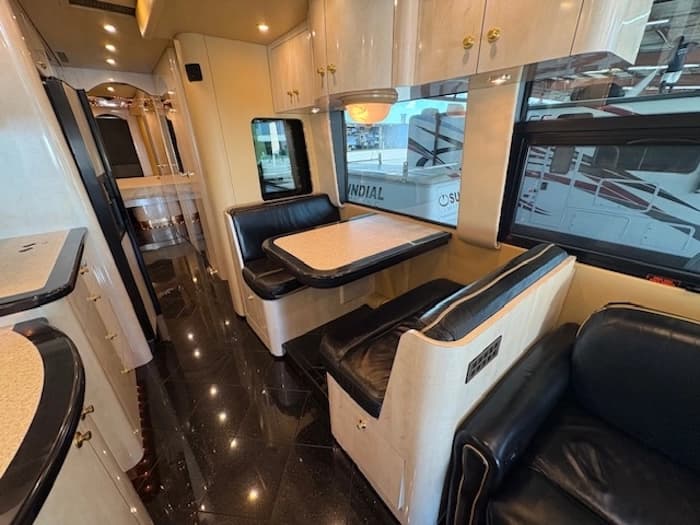 2005 Prevost Parliament XLII Motorhome - Image 25