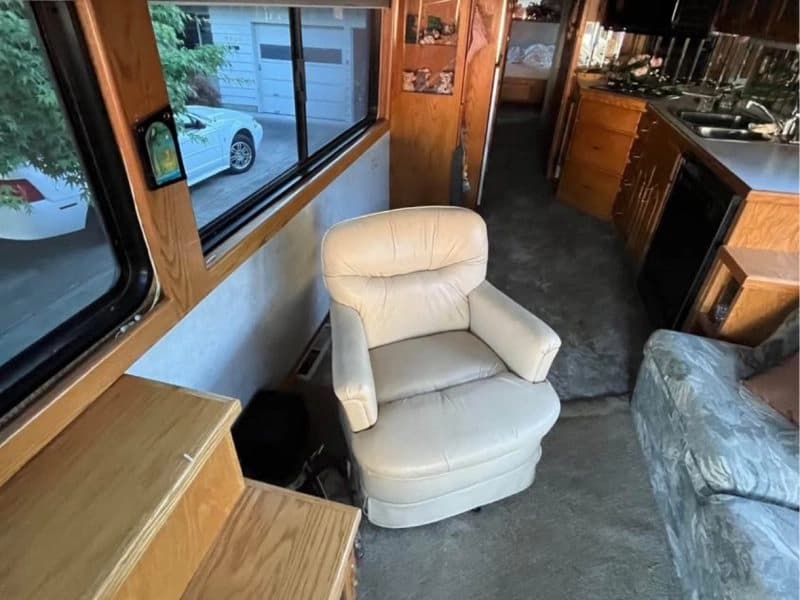 1977 MCI 8 Conversion/Specialty - Image 3