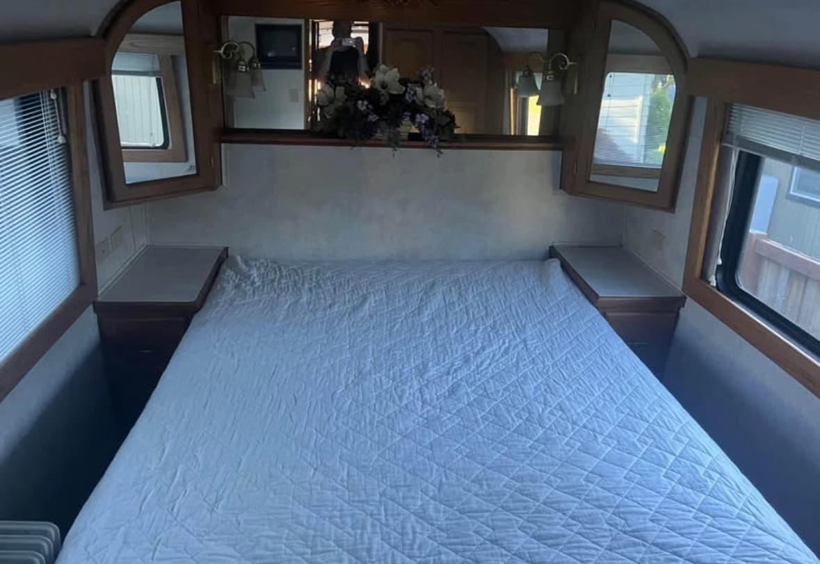 1977 MCI 8 Conversion/Specialty - Image 26