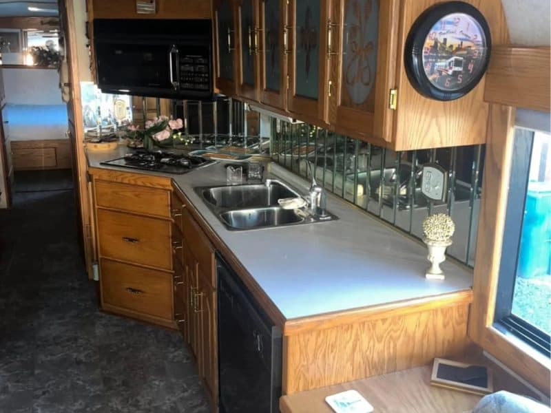 1977 MCI 8 Conversion/Specialty - Image 4