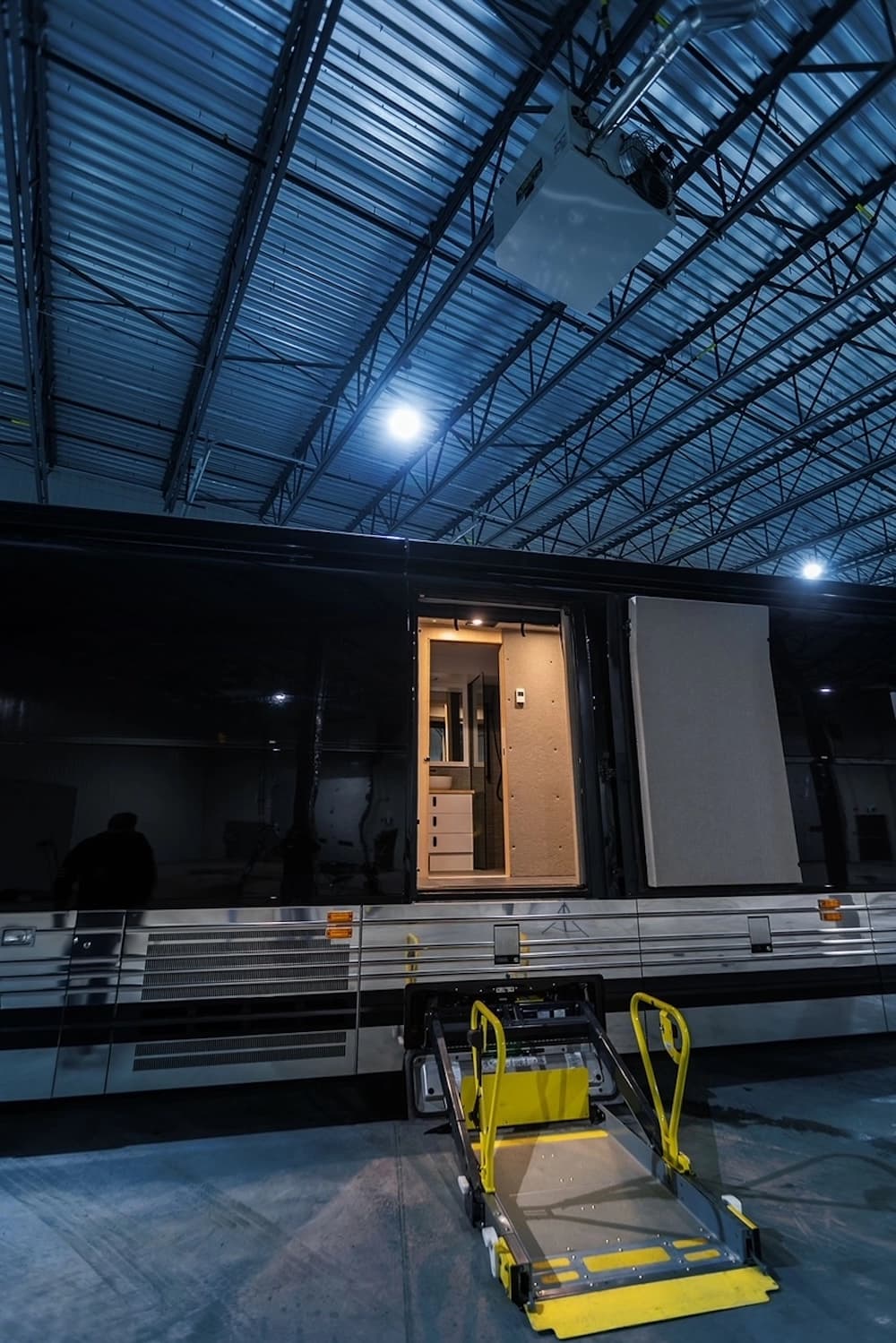 2023 Prevost Loki X3 Motorhome - Image 15