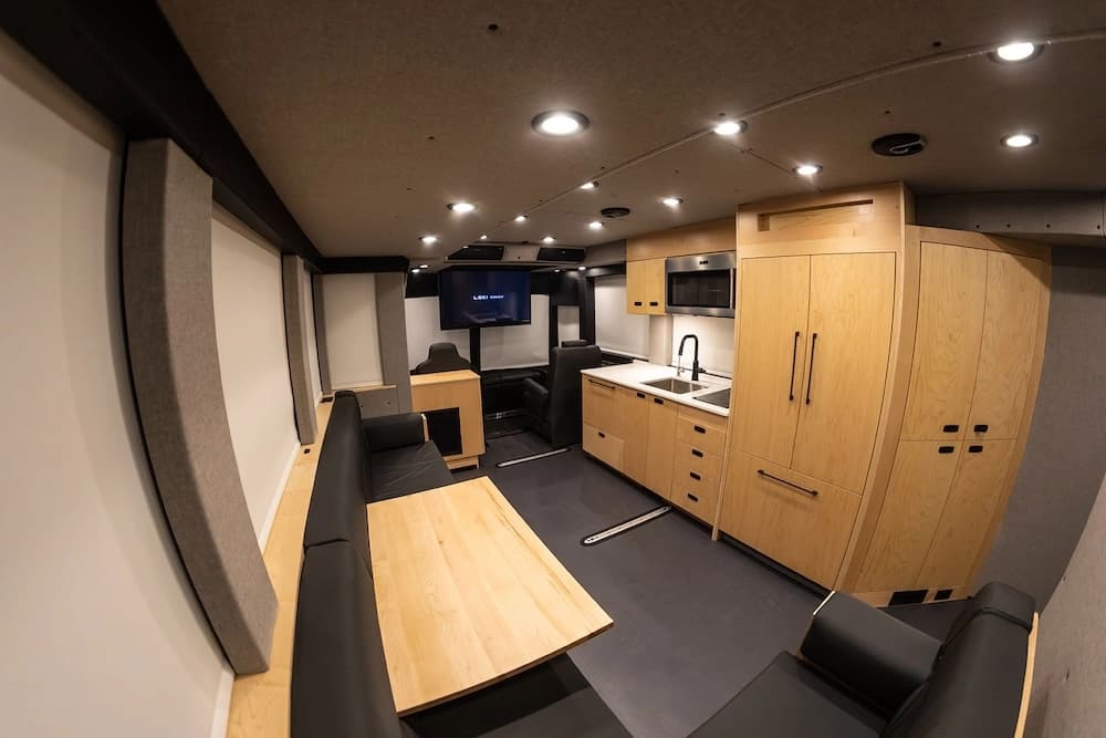 2023 Prevost Loki X3 Motorhome - Image 16