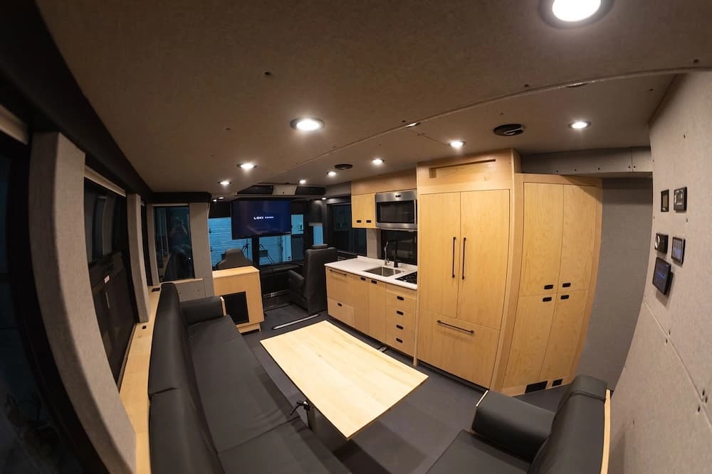 2023 Prevost Loki X3 Motorhome - Image 18