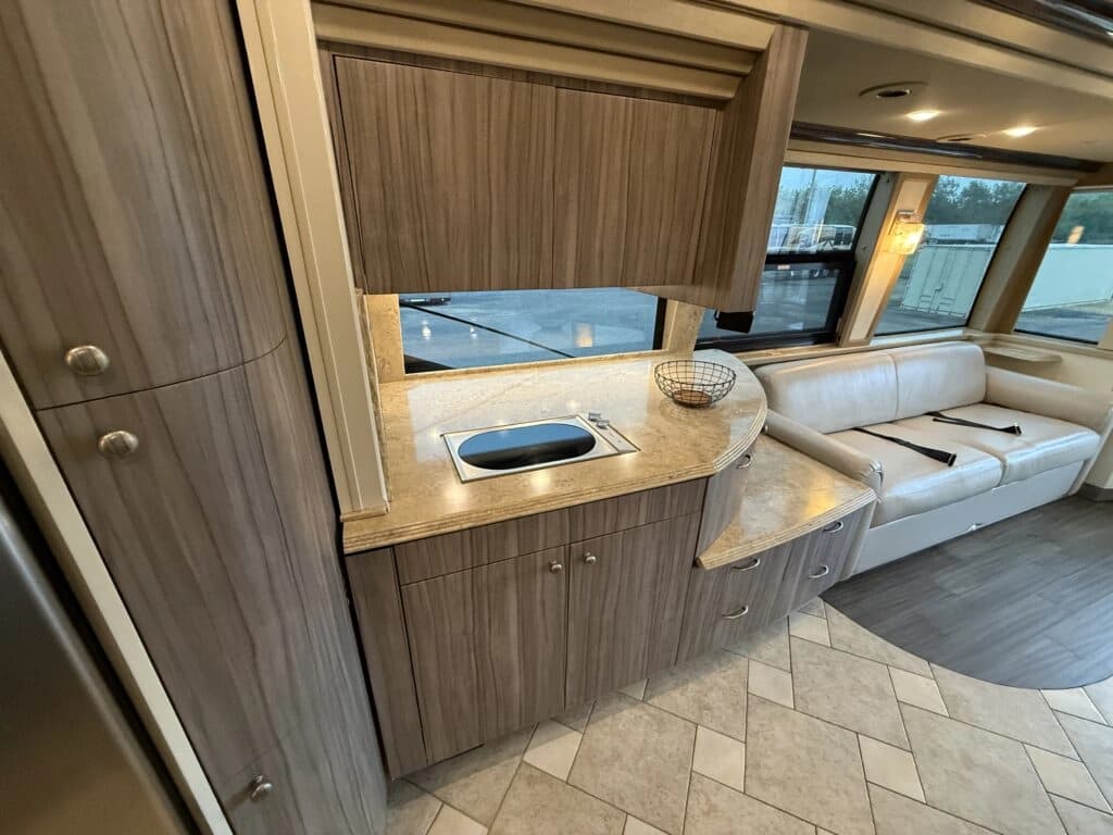 2007 Prevost XLII Motorhome - Image 14