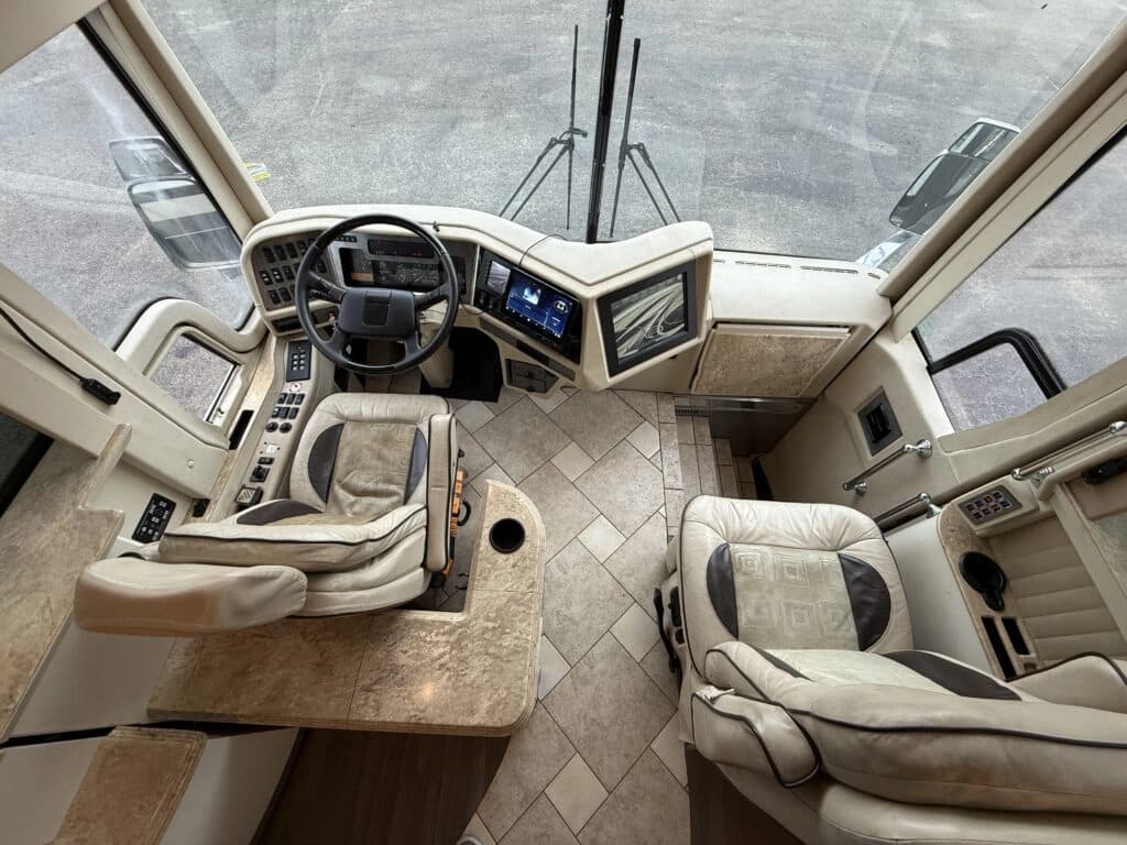 2007 Prevost XLII Motorhome - Image 9