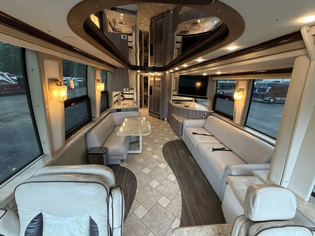 2007 Prevost XLII Motorhome - Image 10