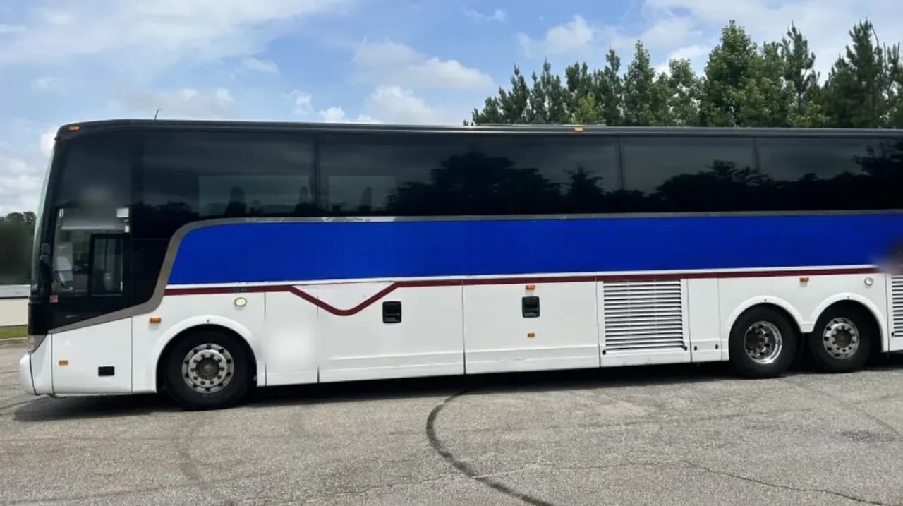 2015 Van Hool TX45 Coach Bus - Image 2
