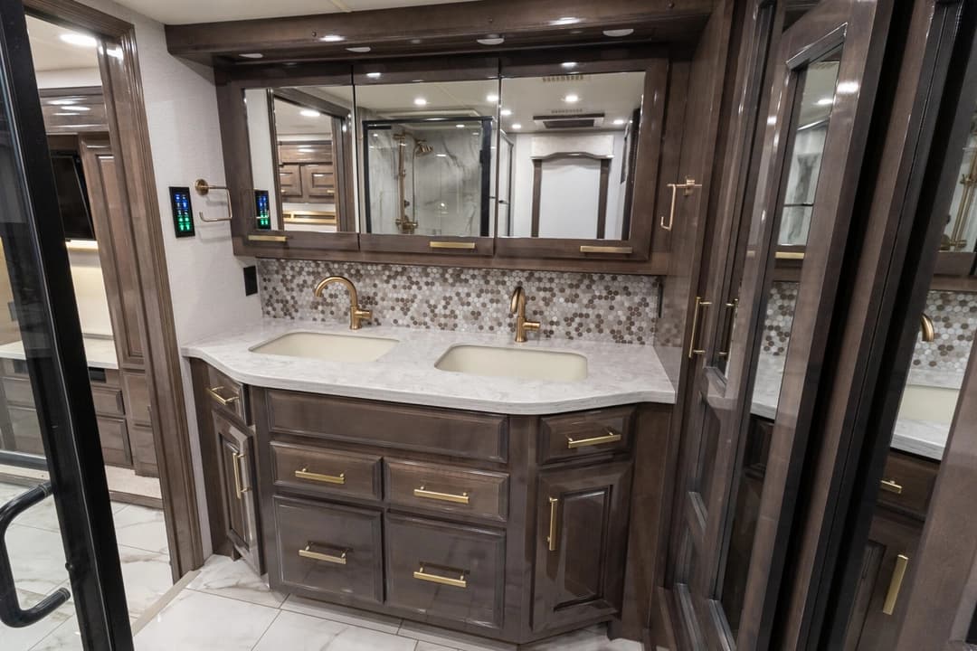 2022 Entegra Cornerstone 45B Motorhome - Image 28