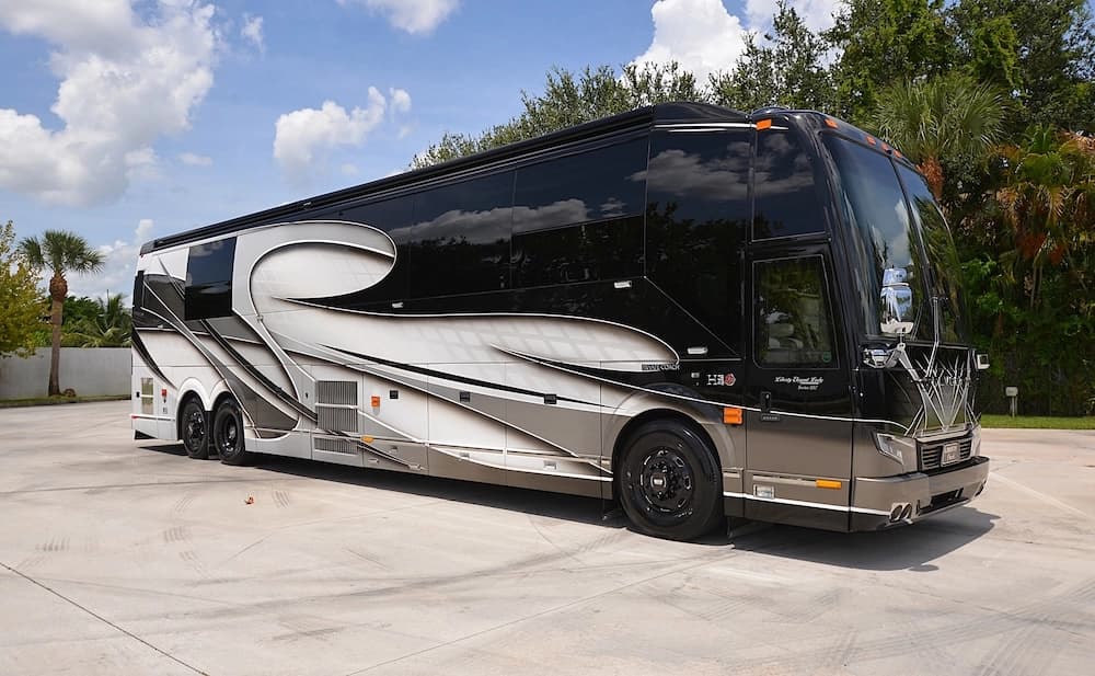 2017 Prevost Liberty Elegant Lady H3-45 Motorhome - Image 2