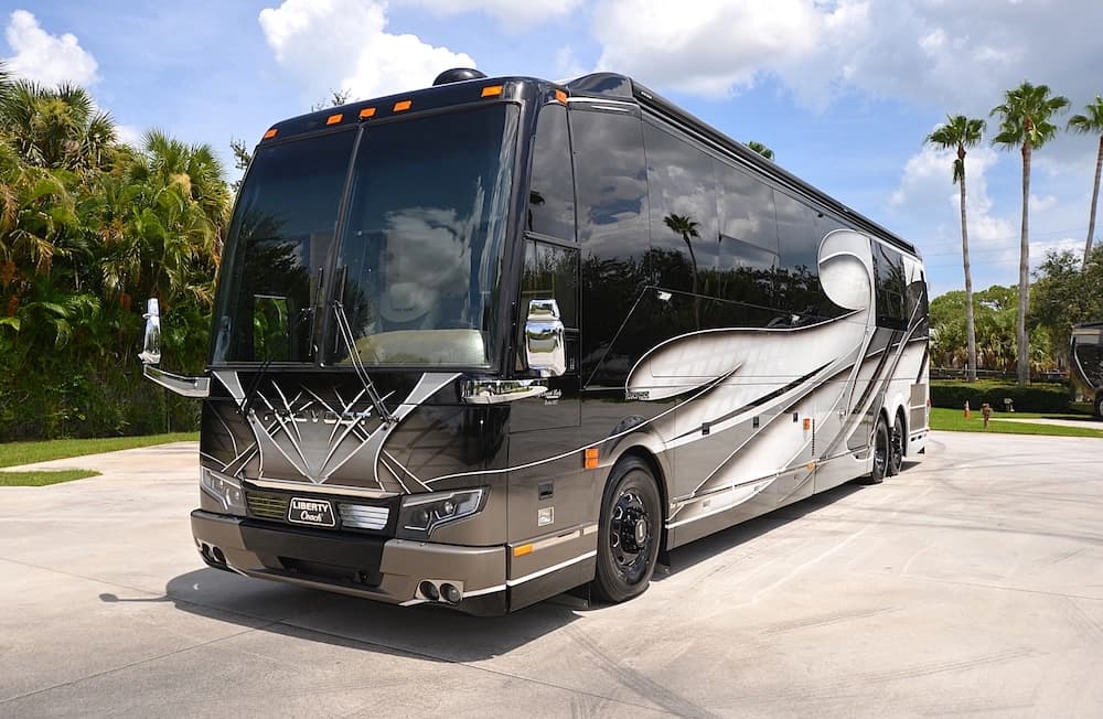 2017 Prevost Liberty Elegant Lady H3-45 Motorhome - Image 11