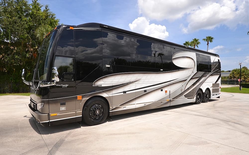 2017 Prevost Liberty Elegant Lady H3-45 Motorhome - Image 12