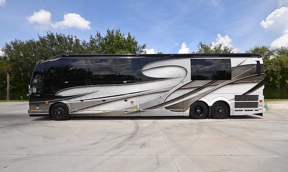 2017 Prevost Liberty Elegant Lady H3-45 Motorhome - Image 13