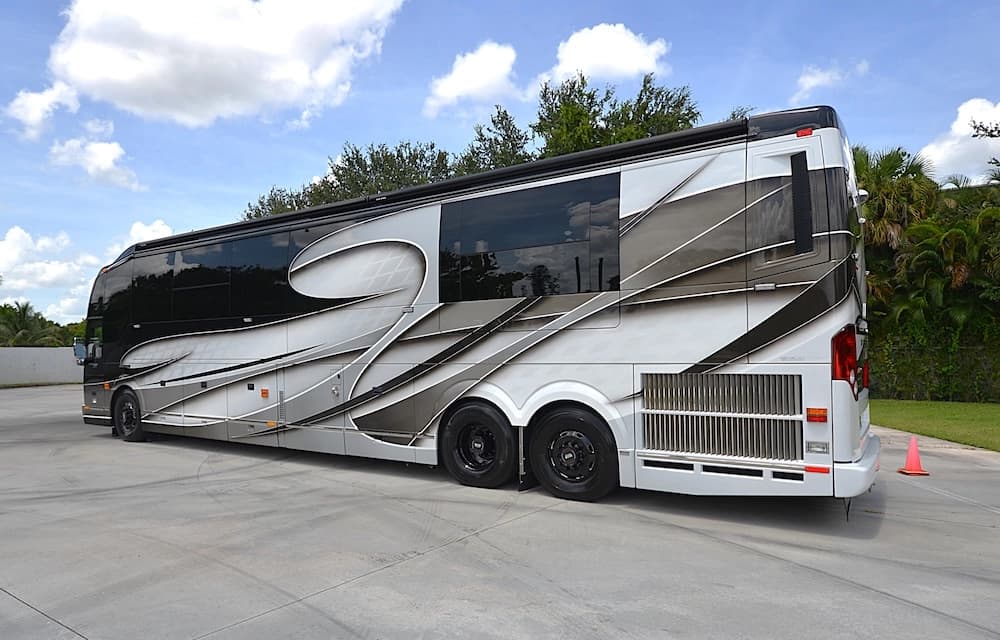 2017 Prevost Liberty Elegant Lady H3-45 Motorhome - Image 14