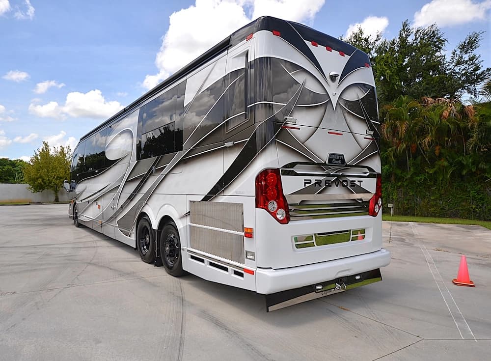2017 Prevost Liberty Elegant Lady H3-45 Motorhome - Image 15