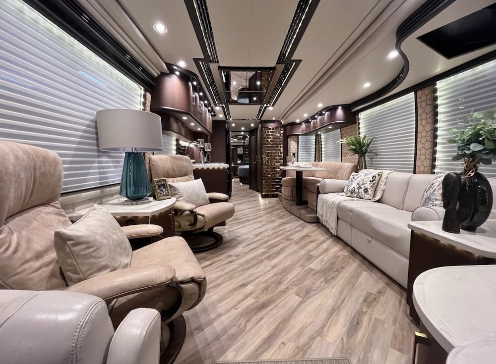 2017 Prevost Liberty Elegant Lady H3-45 Motorhome - Image 20