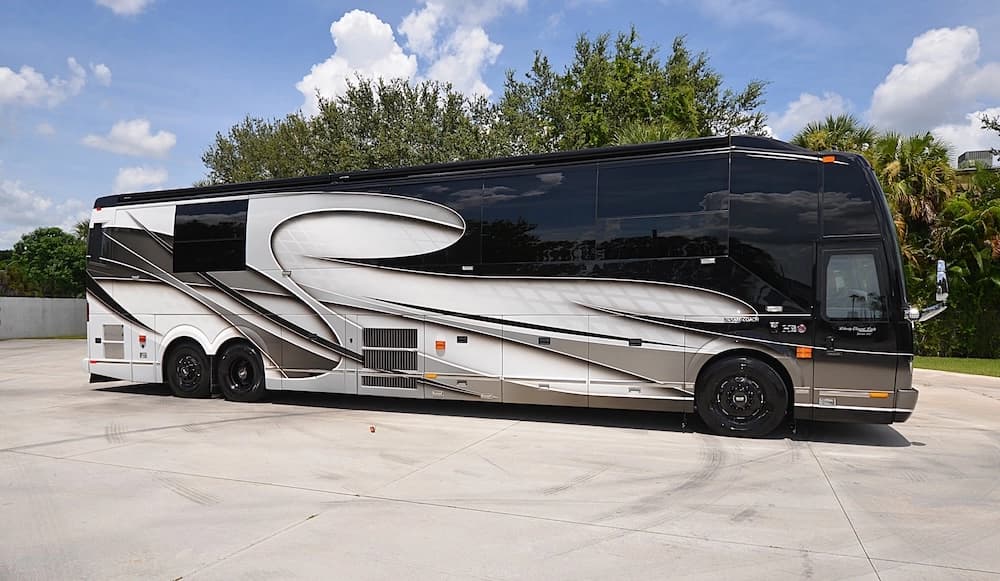 2017 Prevost Liberty Elegant Lady H3-45 Motorhome - Image 3