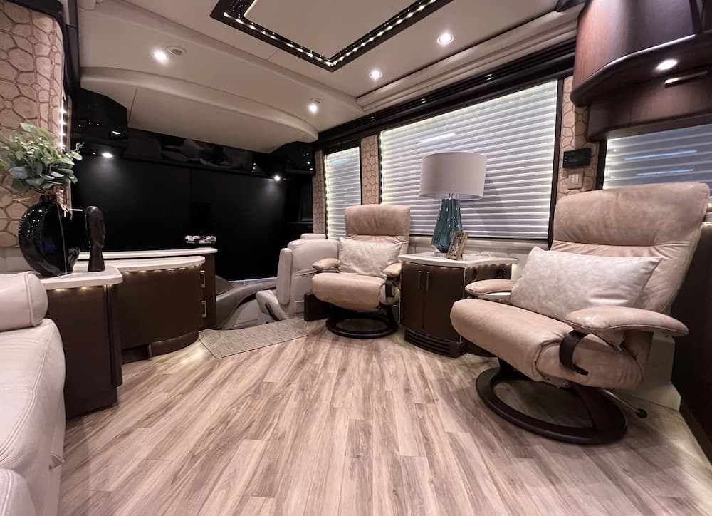 2017 Prevost Liberty Elegant Lady H3-45 Motorhome - Image 21
