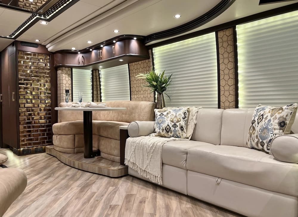 2017 Prevost Liberty Elegant Lady H3-45 Motorhome - Image 22