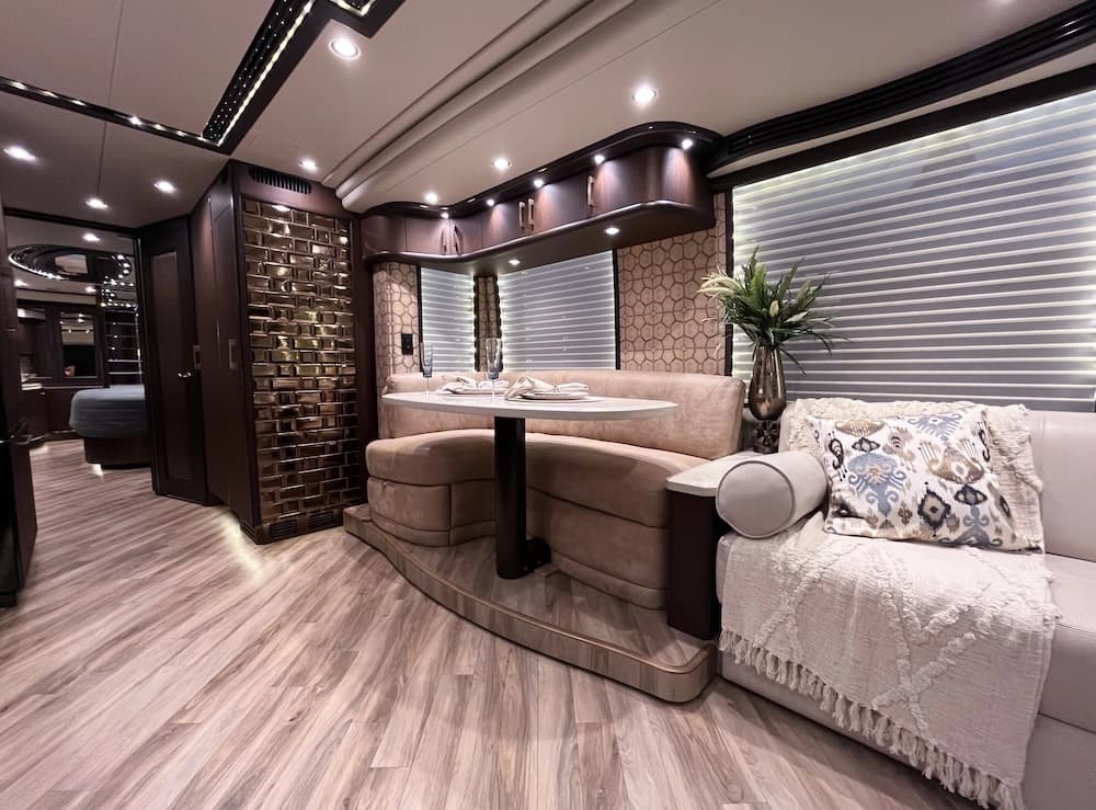 2017 Prevost Liberty Elegant Lady H3-45 Motorhome - Image 23