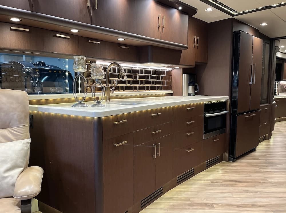 2017 Prevost Liberty Elegant Lady H3-45 Motorhome - Image 24