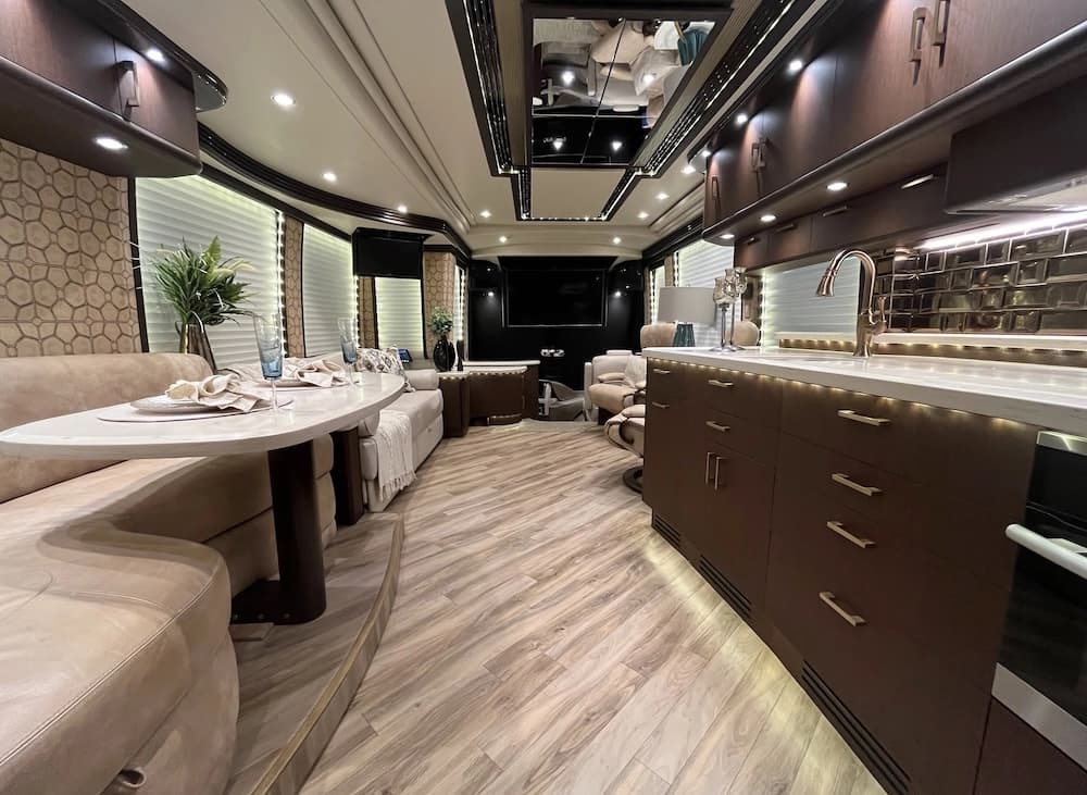 2017 Prevost Liberty Elegant Lady H3-45 Motorhome - Image 25