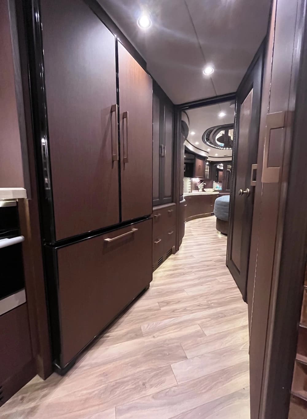 2017 Prevost Liberty Elegant Lady H3-45 Motorhome - Image 26
